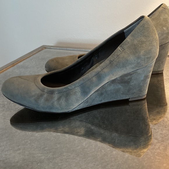 Vionic Camden Grey Suede Wedge 10 - Picture 4 of 6